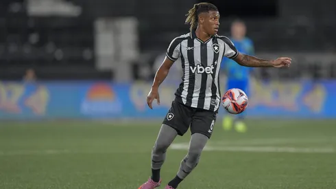 Danilo durante clássico contra o Fluminense. Foto: Thiago Ribeiro/AGIF