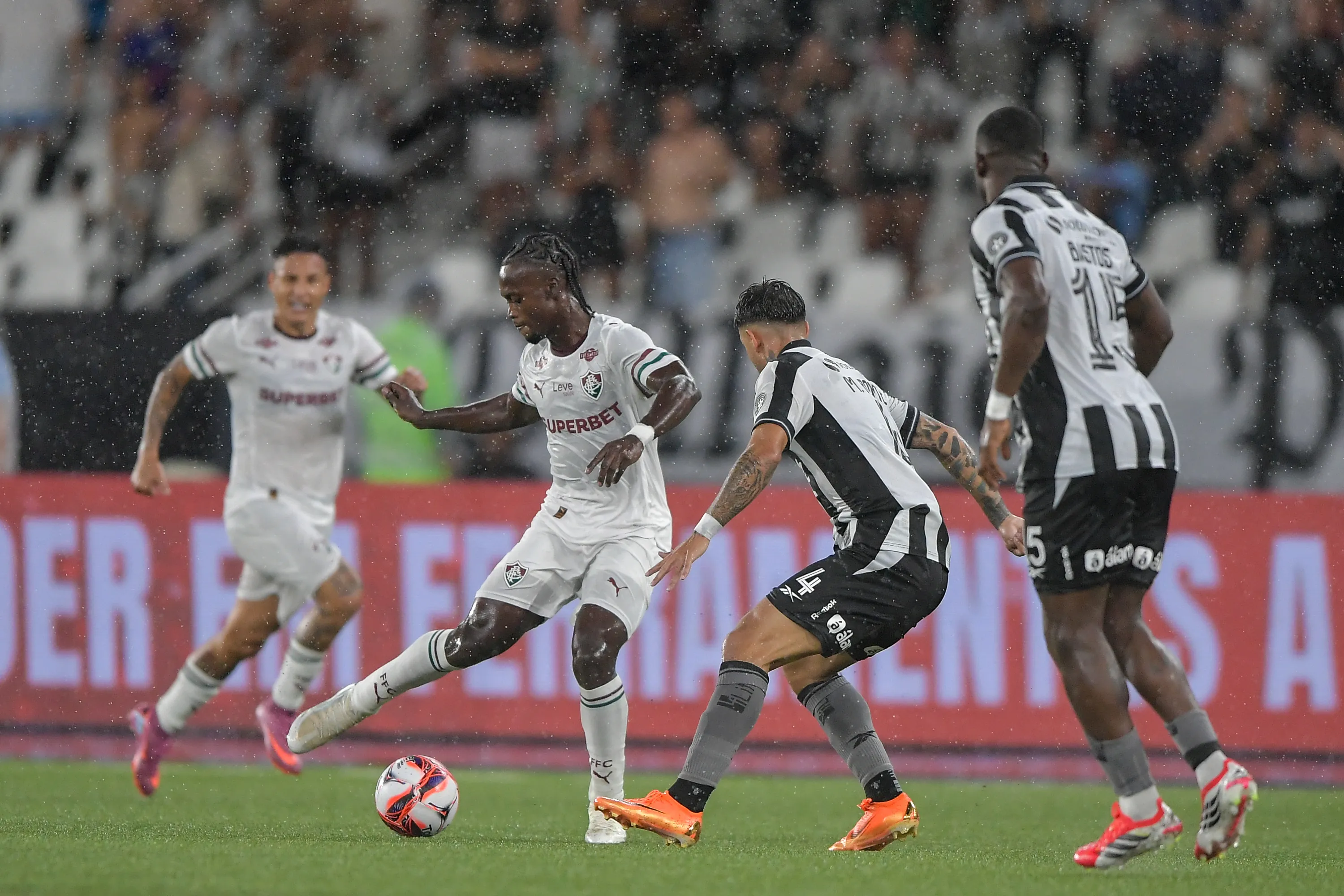 Botafogo perdeu o clássico para o Fluminense. Foto: Thiago Ribeiro/AGIF