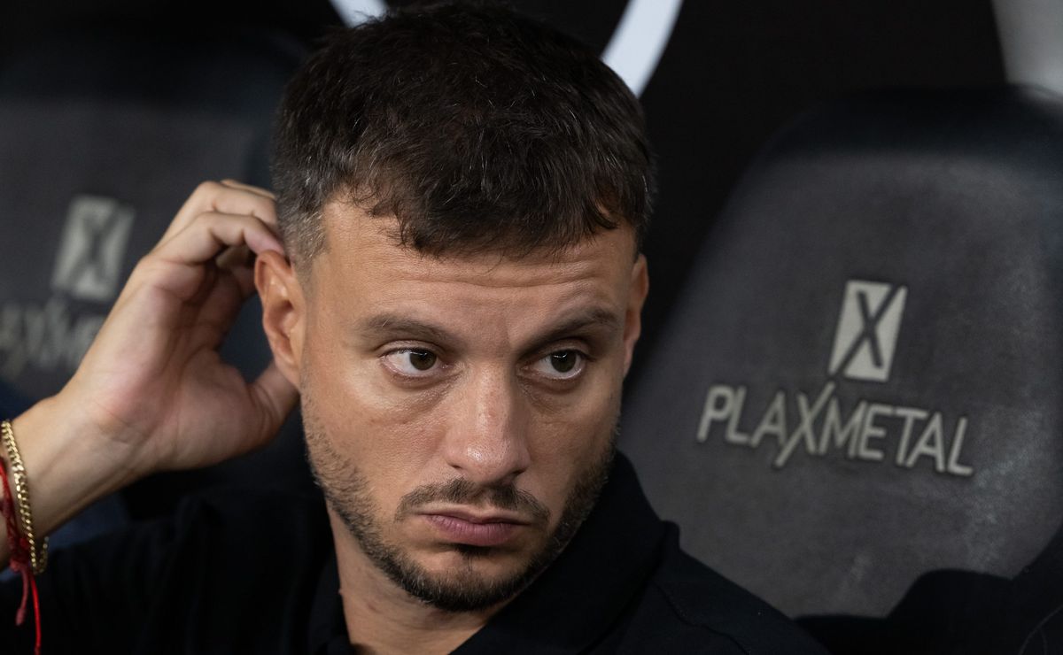 Anselmi torce para fim de transfer ban no Botafogo após derrota: “Contar com mais jogadores”