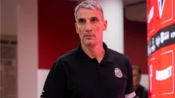 Vojvoda está pressionado no Santos
