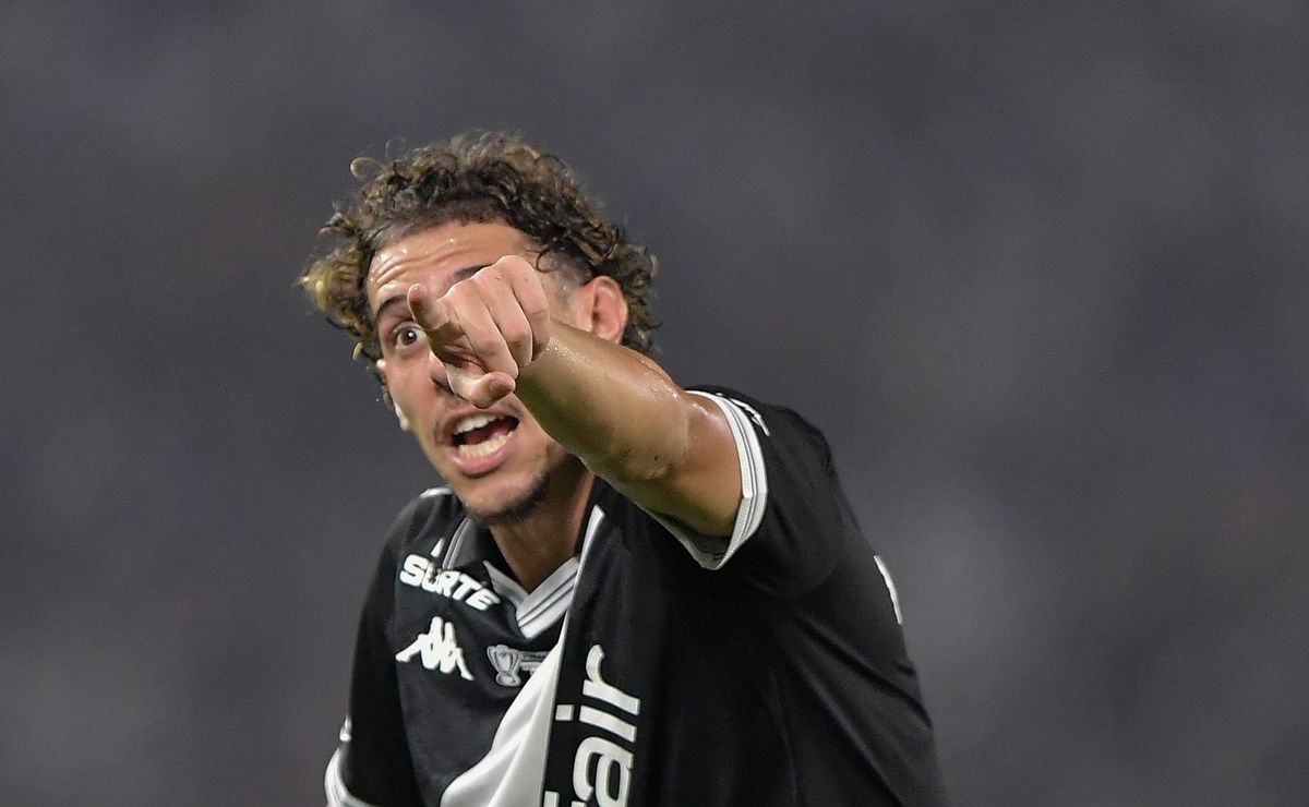 Fernando Diniz terá conversa com Nuno Moreira após polêmica no jogo do Vasco contra o Mirassol