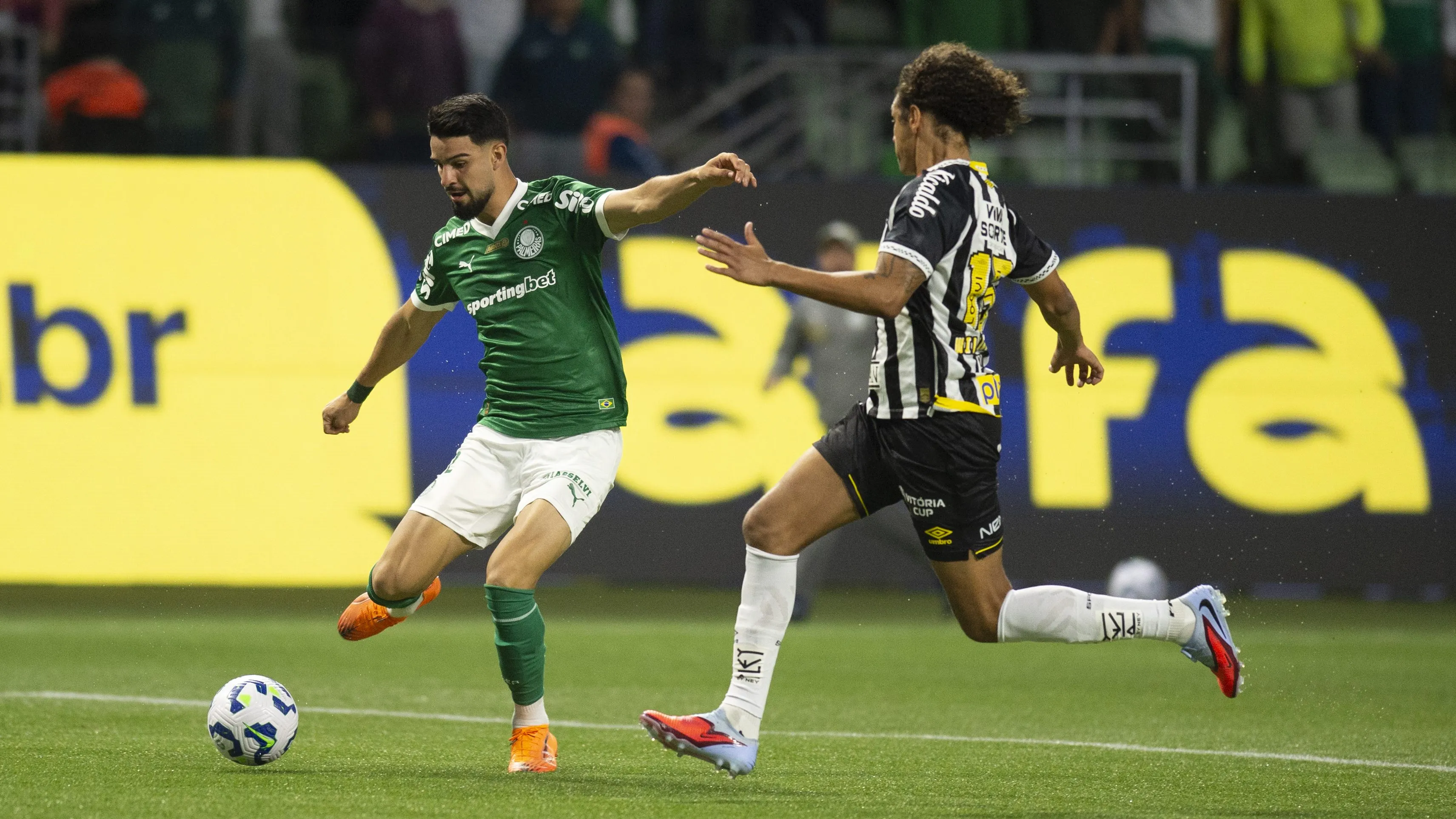 Palmeiras já recusou algumas propostas pelo centroavante - Foto: Anderson Romão/AGIF.