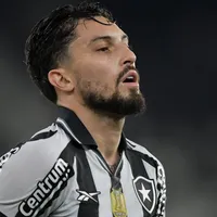 Alex Telles, do Botafogo, projeta duelo contra o Grêmio