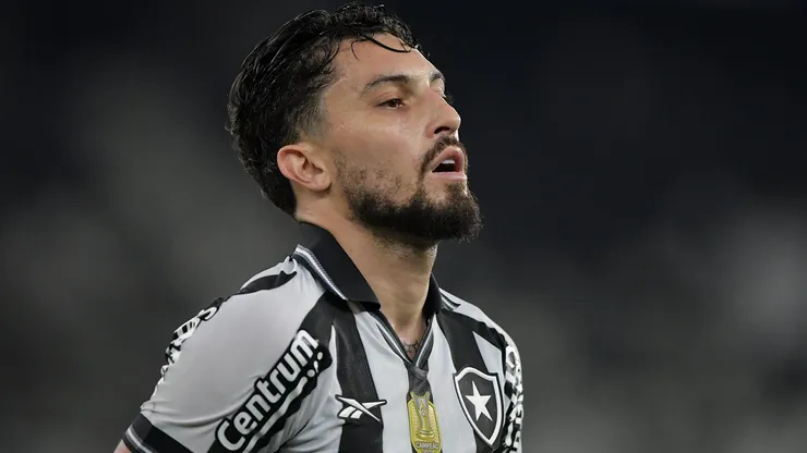 Lateral deu a sua opinião - Foto: Thiago Ribeiro/AGIF.