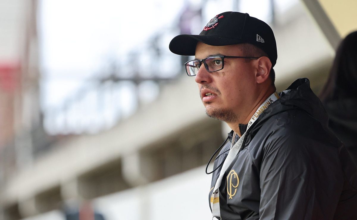 Lucas Piccinato, técnico do Corinthians, critica FIFA após polêmica envolvendo Arsenal: “Não deveria acontecer”