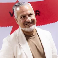 Boto encaminha venda de Iago que tem data para deixar o Fla