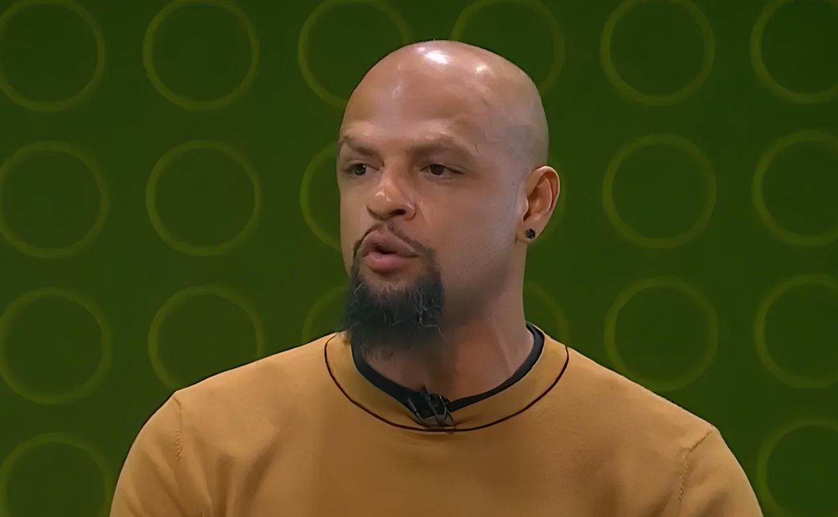 Felipe Melo faz desabafo e afronta torcedor do Corinthians após confusão: “Esse boçal quis crescer”