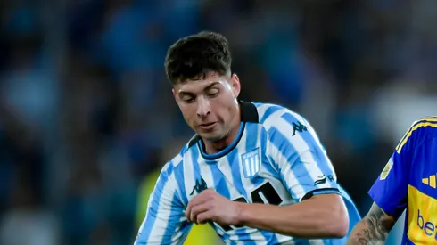 Nardoni em disputa de bola com jogador do Boca Juniors.