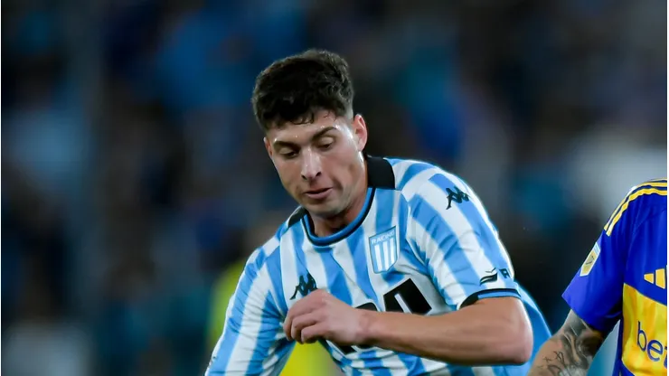 Nardoni em disputa de bola com jogador do Boca Juniors.