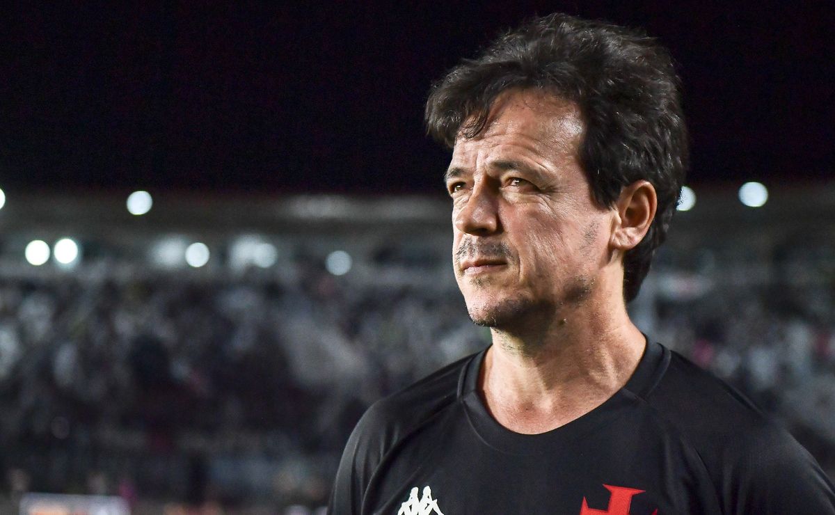 Fernando Diniz relaciona Hinestroza e Brenner, que poderão estrear pelo Vasco contra o Madureira