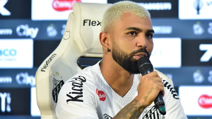 SP - SANTOS - 05/01/2026 - SANTOS, APRESENTACAO GABIGOL - Gabigol durante sua apresentacao oficial como jogador do Santos em coletiva de imprensa realizada no Vila Belmiro. Foto: Jota Erre/AGIF