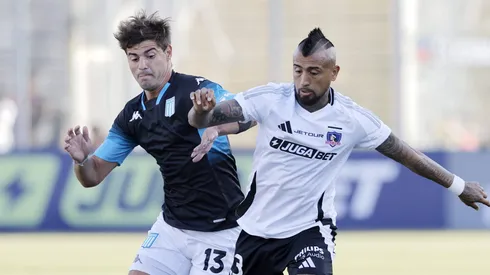 Santiago Sosa (à esquerda) entrou na mira do Vasco mais uma vez, mas Racing dificulta negociação