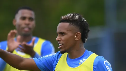 Kayky durante treino no Bahia.