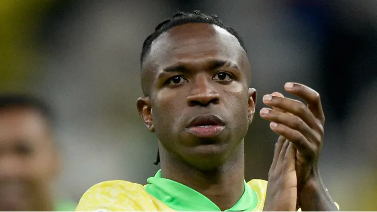 Vinícius Júnior em campo pelo Brasil.