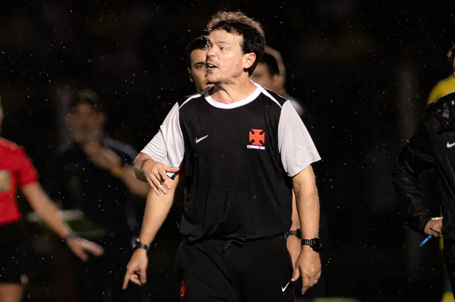 Fernando Diniz técnico do Vasco durante partida contra o Mirassol. Foto: Vinicius Silva/AGIF