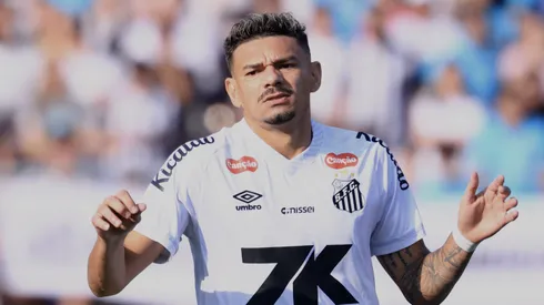 Atacante decidiu recusar ofertas para deixar o clube