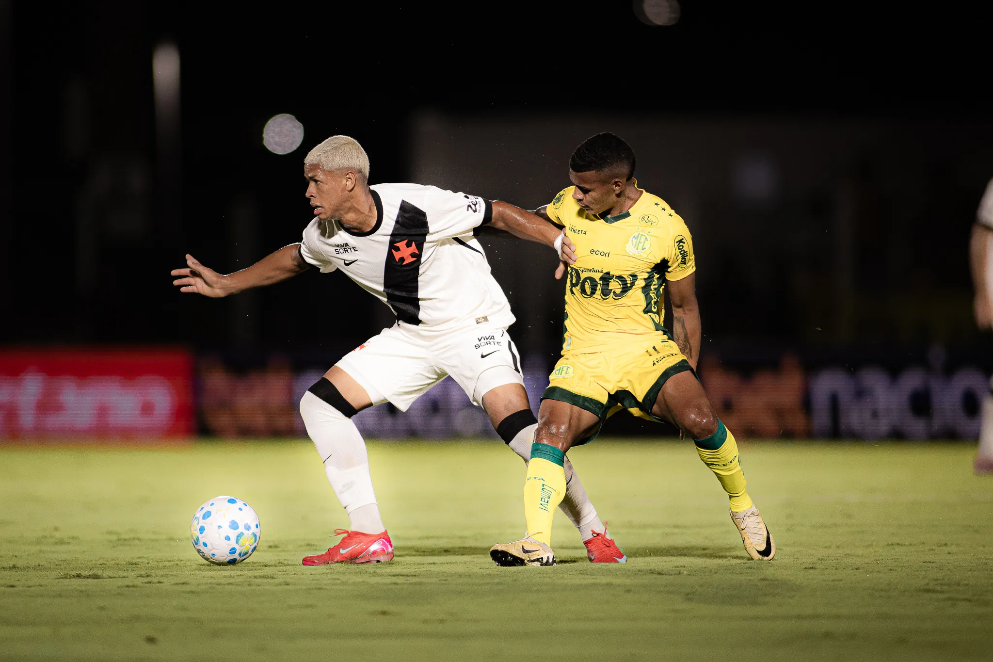 Caua Barros foi tutitular na derrota para o Mirassol. Foto: Vinicius Silva/AGIF