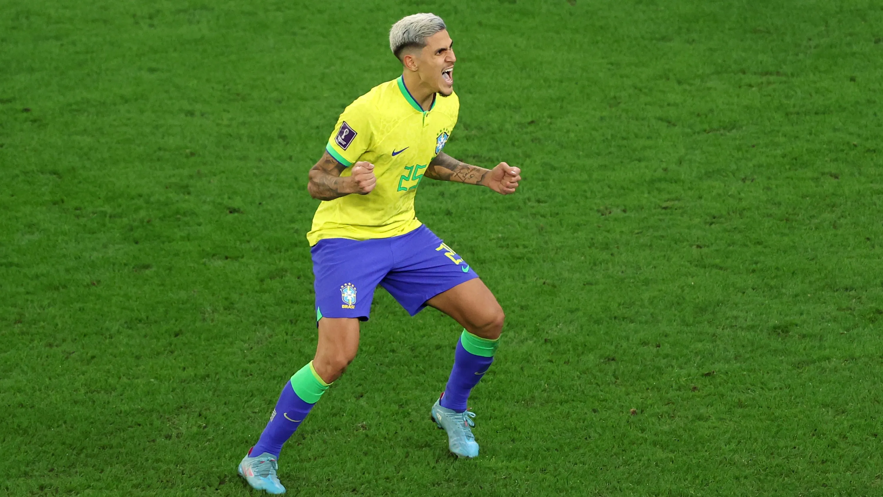 Pedro em campo pela Seleção Brasileira. (Photo by Alex Pantling/Getty Images)