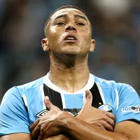 Ancelotti observa atacante do Grêmio para Seleção