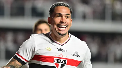 Luciano jogador do São Paulo comemora seu gol durante partida contra o Flamengo. Foto: Jota Erre/AGIF