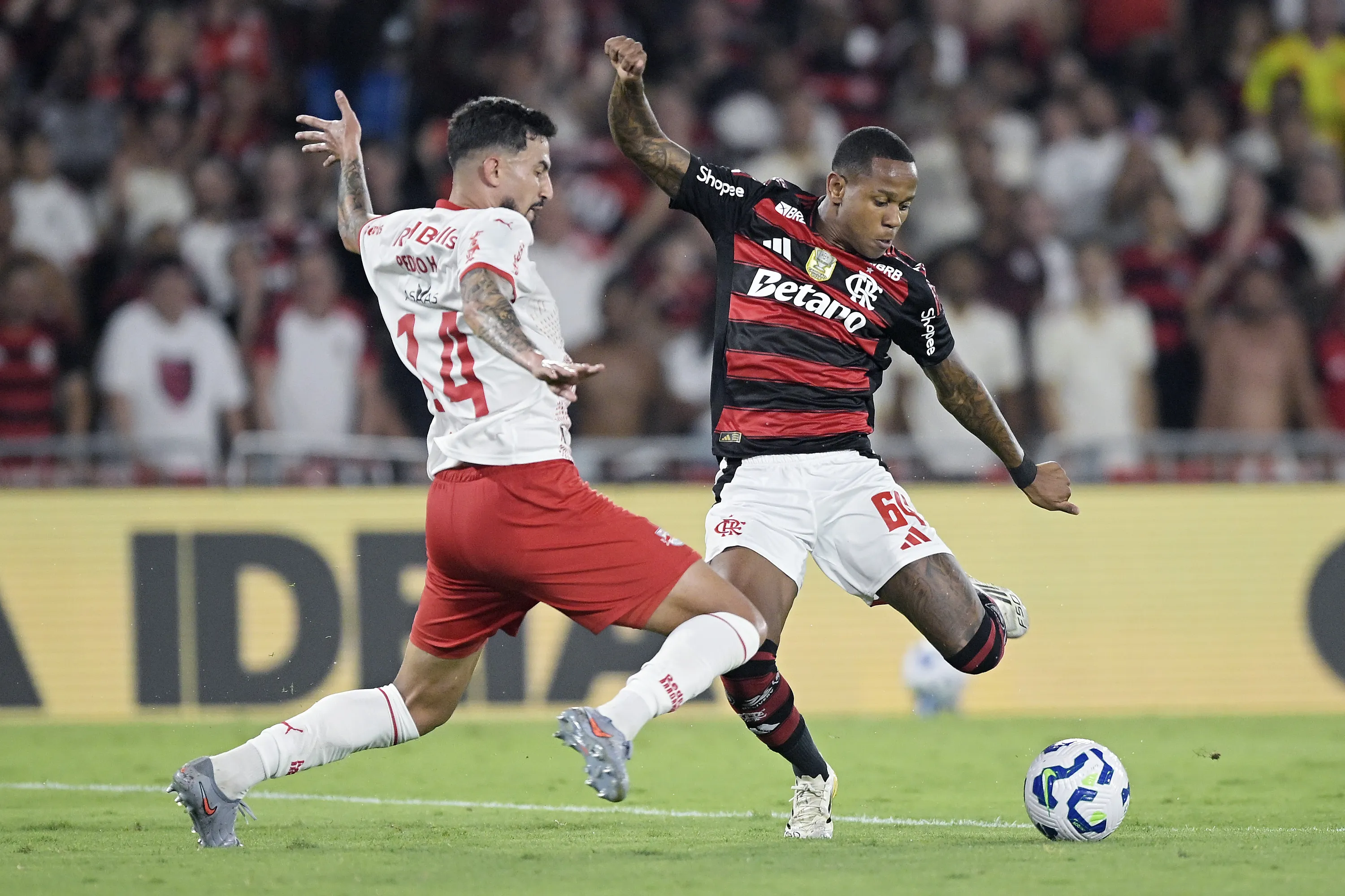 Wallace Yan também quase deixou o Flamengo. Foto: Alexandre Loureiro/AGIF
