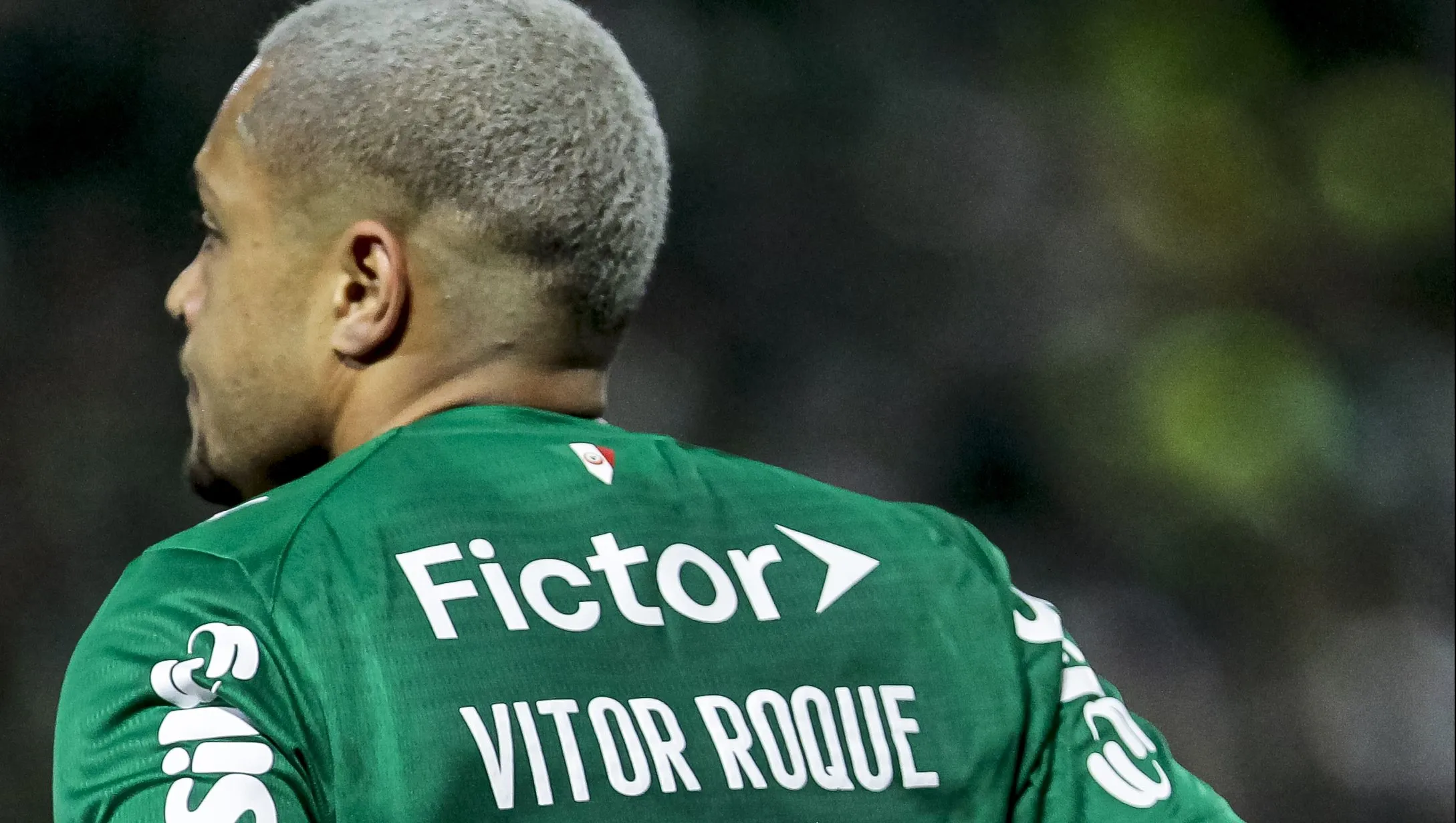 Marca estava na parte das costas da camisa. Foto: Marco Miatelo/AGIF