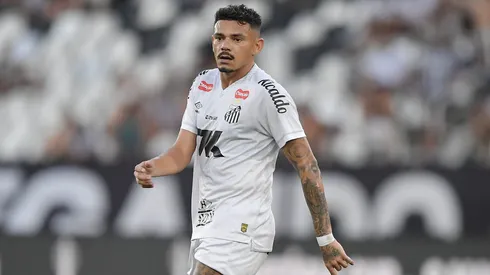 Tiquinho Soares ainda não brilhou com a camisa do Santos