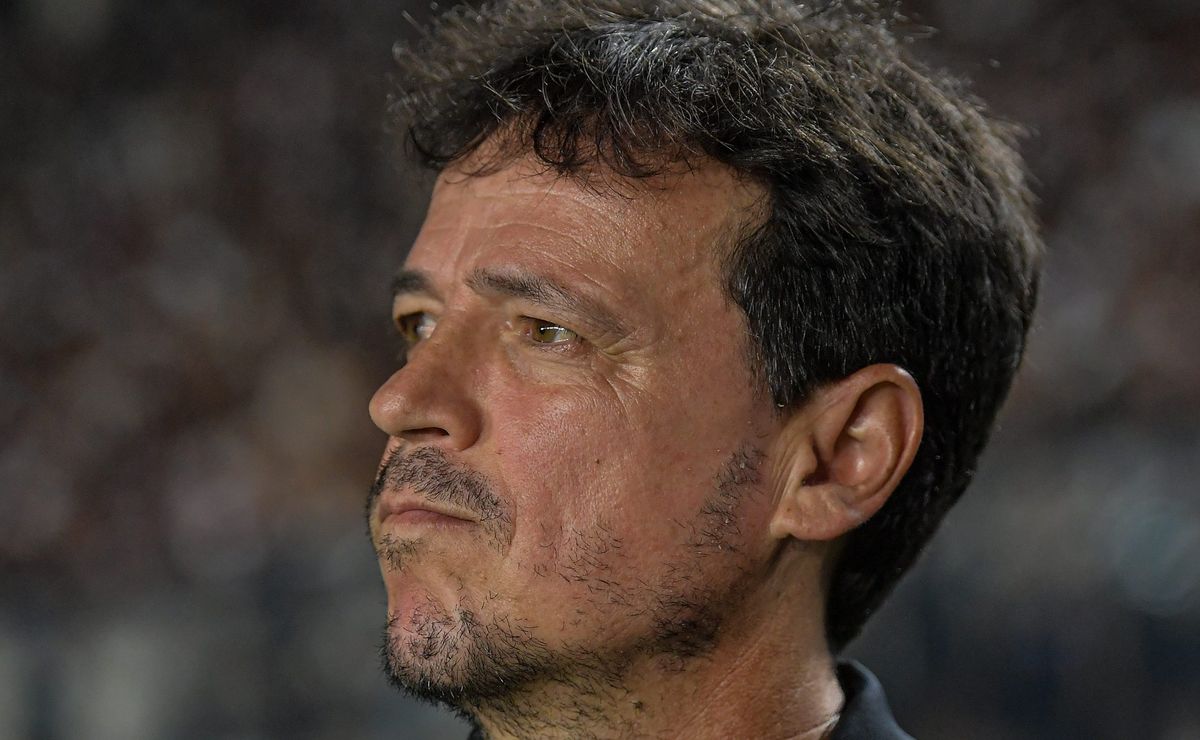 Diniz não consegue aumentar poder ofensivo e Vasco sai vaiado em empate com o Madureira