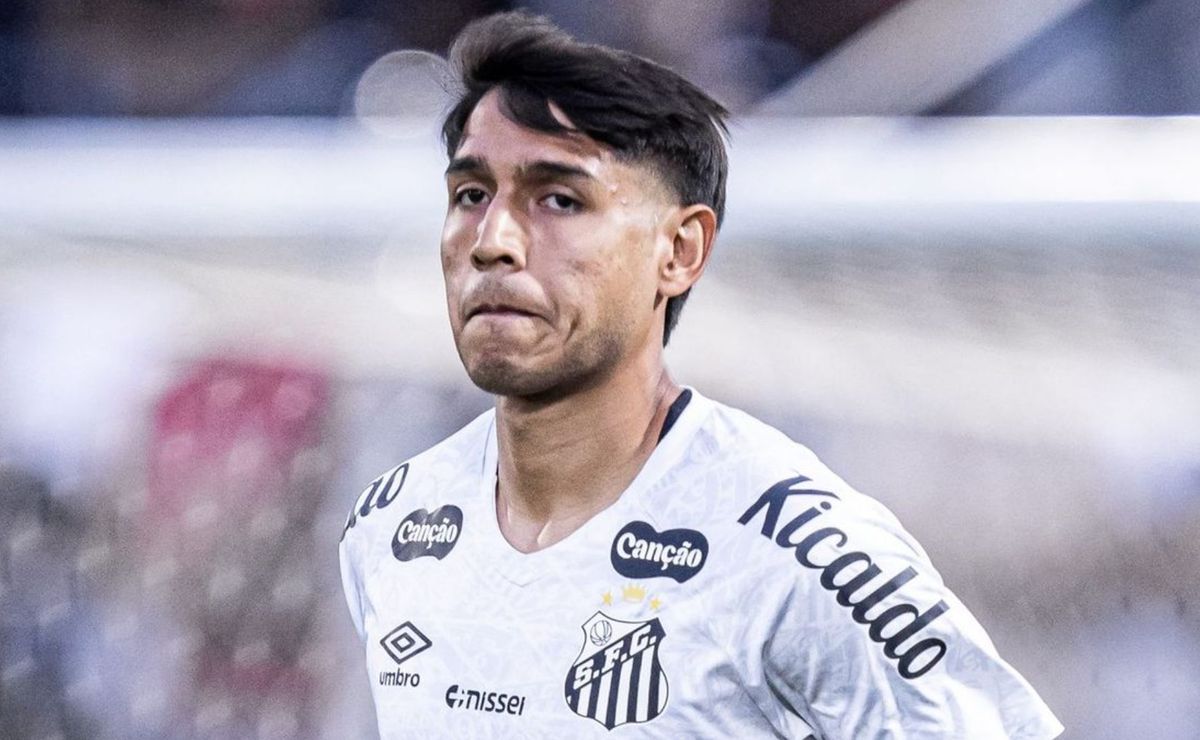 Negociação trava com o Al-Ittihad e zagueiro Alexis Duarte deve ficar no Santos