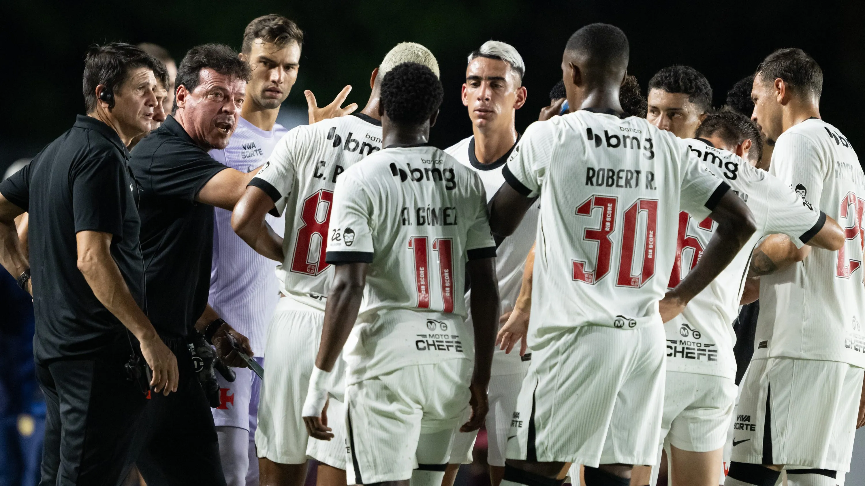 RJ – RIO DE JANEIRO – 02/02/2026 – CARIOCA 2026, MADUREIRA X VASCO – Fernando Diniz  durante partida contra o Madureira no estadio Sao Januario pelo campeonato Carioca 2026. Foto: Jorge Rodrigues/AGIF