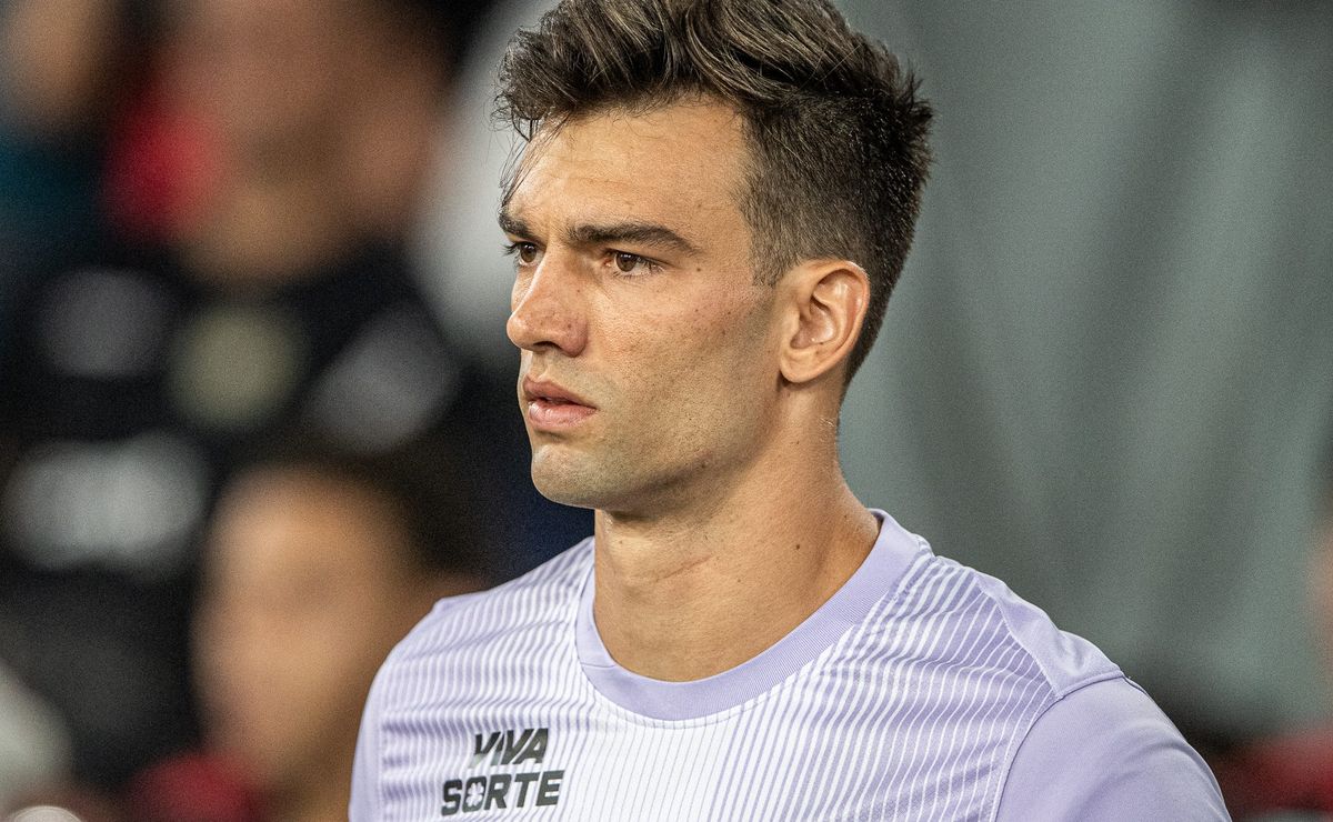 Léo Jardim crítica atuação do Vasco e faz alerta sobre cobrança interna ao elenco