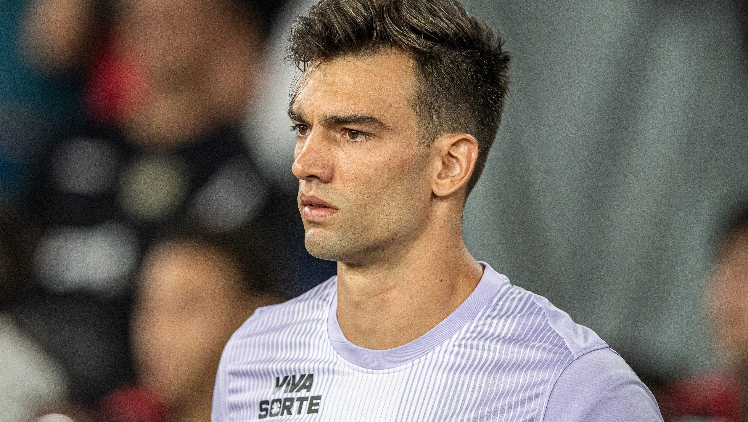 Léo Jardim analisa desempenho da equipe após derrota no clássico – Foto: Thiago Ribeiro/AGIF