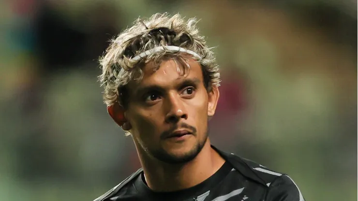 Gustavo Scarpa jogador do Atlético durante aquecimento antes da partida contra o America-MG no estadio Independencia pelo campeonato Mineiro 2026.