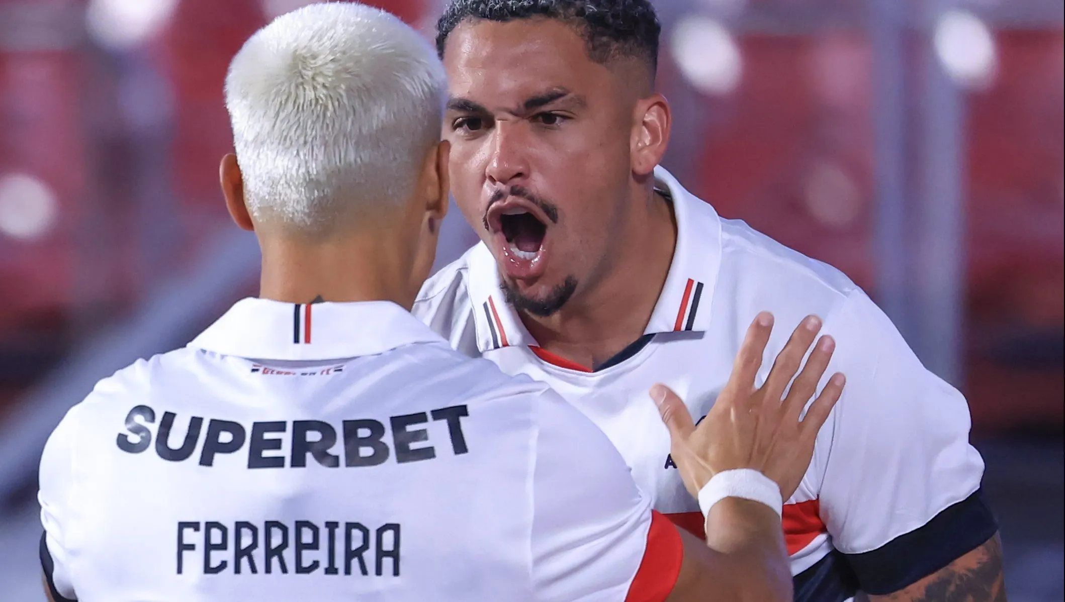 SP – SAO PAULO – 30/07/2024 – COPA DO BRASIL 2024, SAO PAULO X GOIAS – Luciano jogador do Sao Paulo comemora seu gol com Ferreira jogador da sua equipe durante partida contra o Goias no estadio Morumbi pelo campeonato Copa Do Brasil 2024. Foto: Marcello Zambrana/AGIF