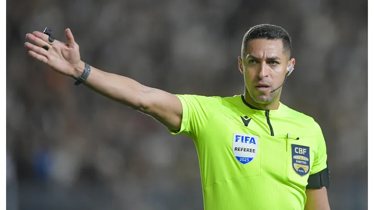 Rodrigo Pereira de Lima irá apitar Flamengo x Internacional - Foto: Thiago Ribeiro/AGIF