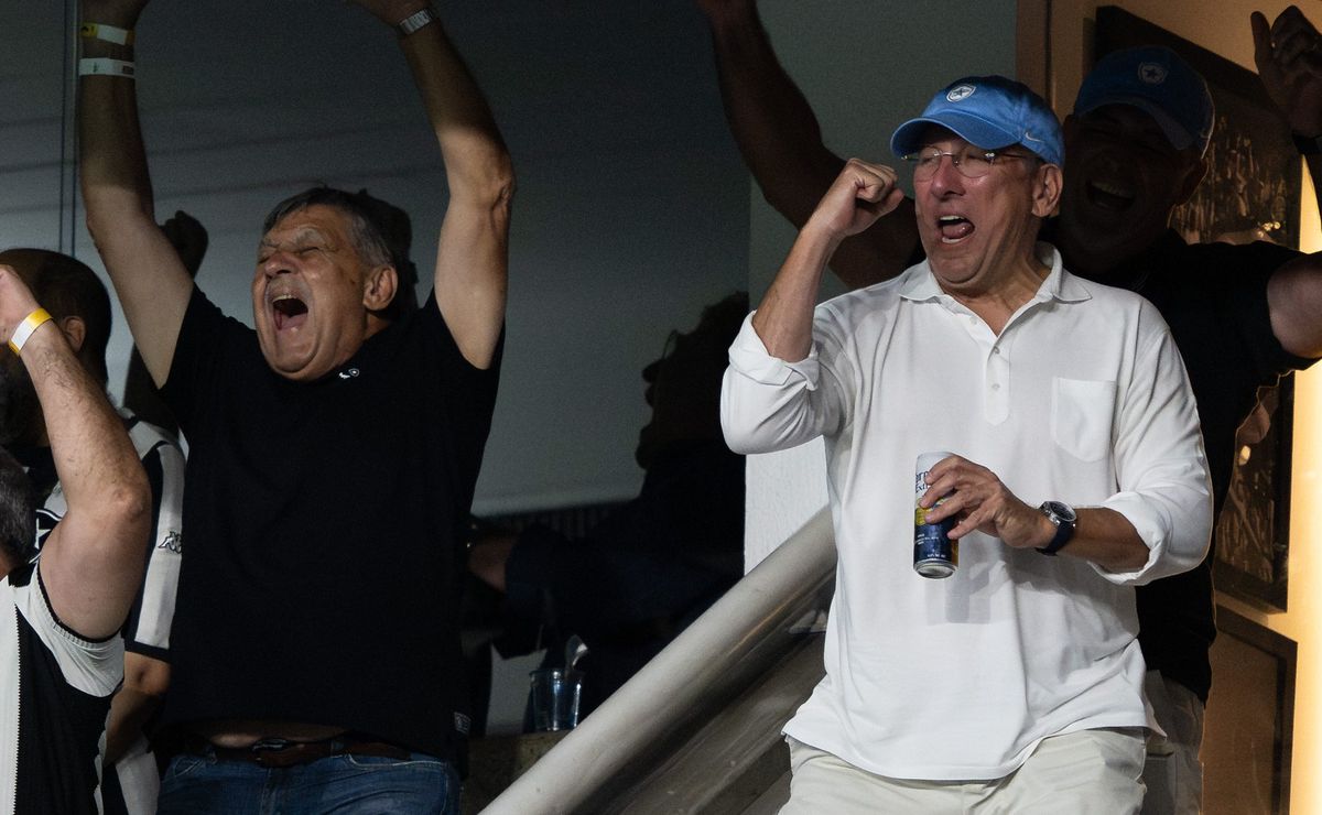 Textor promete caminhão de dinheiro no Botafogo para acabar com problemas financeiros do clube em 2026