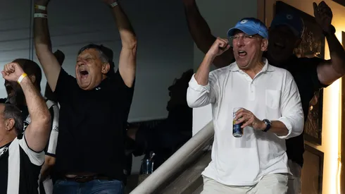 RJ – RIO DE JANEIRO – 29/01/2026 – BRASILEIRO A 2026, BOTAFOGO X CRUZEIRO – John Textor dono da saf do Botafogo comemora gol durante partida contra o Cruzeiro no estadio Engenhao pelo campeonato Brasileiro A 2026. Foto: Jorge Rodrigues/AGIF