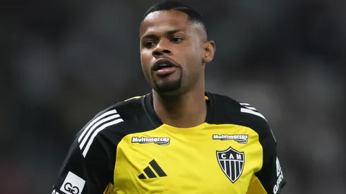 Júnior Santos vive indefinição