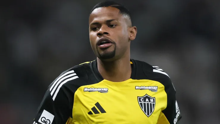 Júnior Santos vive indefinição