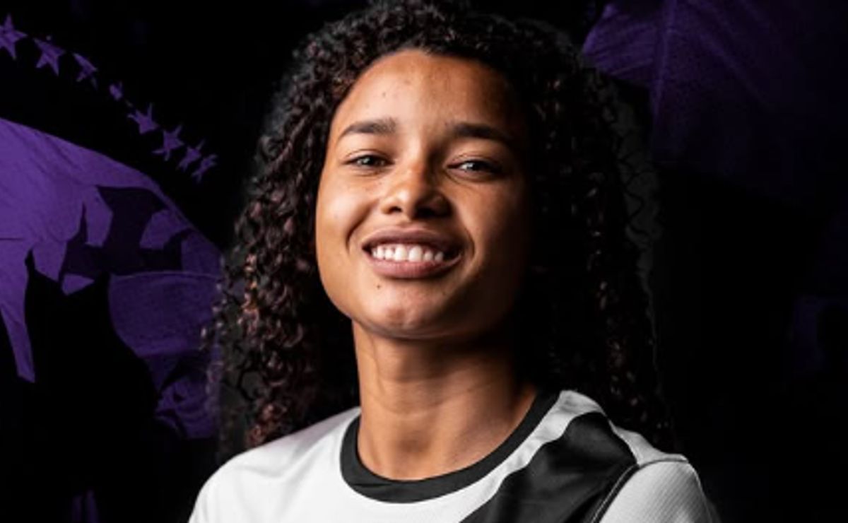 Vasco anuncia a contratação da atacante Vick, ex-Grêmio, para a temporada 2026