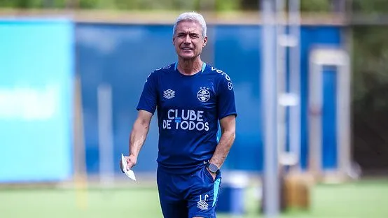Luis Castro no Grêmio. Foto: Caroline Motta/Grêmio