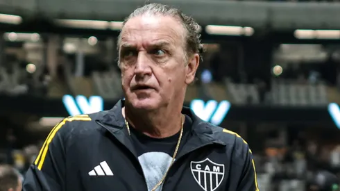 Cuca técnico do Atlético-MG durante partida contra o Godoy Cruz no estadio Arena MRV pelo campeonato Copa Sul-americana 2025.