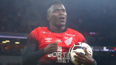 Viveros, do Athletico-PR, foi citado.