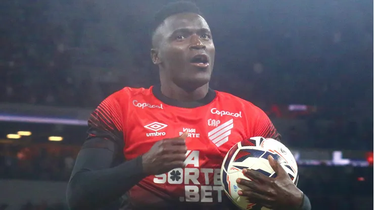 Viveros, do Athletico-PR, foi citado.
