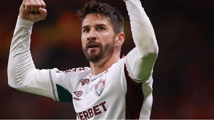 Everaldo pode deixar o Fluminense.