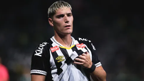 SP – BARUERI – 14/01/2026 – PAULISTA 2026, PALMEIRAS X SANTOS – Rollheiser jogador do Santos durante partida contra o Palmeiras no estadio Arena Barueri pelo campeonato Paulista 2026. Foto: Ettore Chiereguini/AGIF