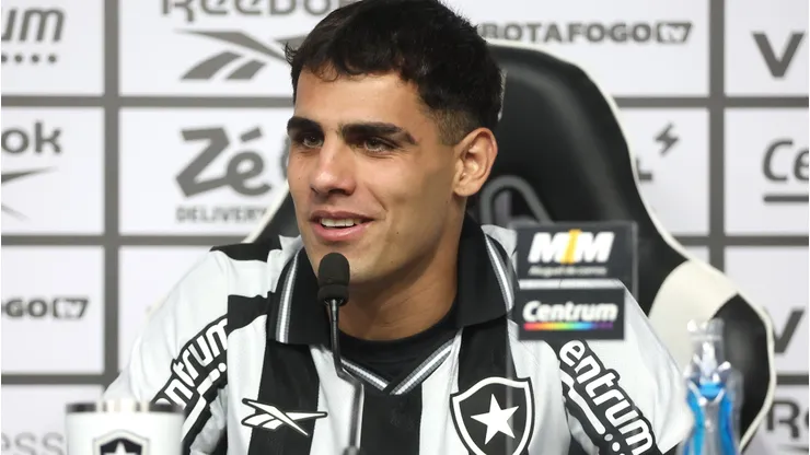 Lucas Villalba foi apresentado em janeiro. Foto: Vítor Silva/Botafogo
