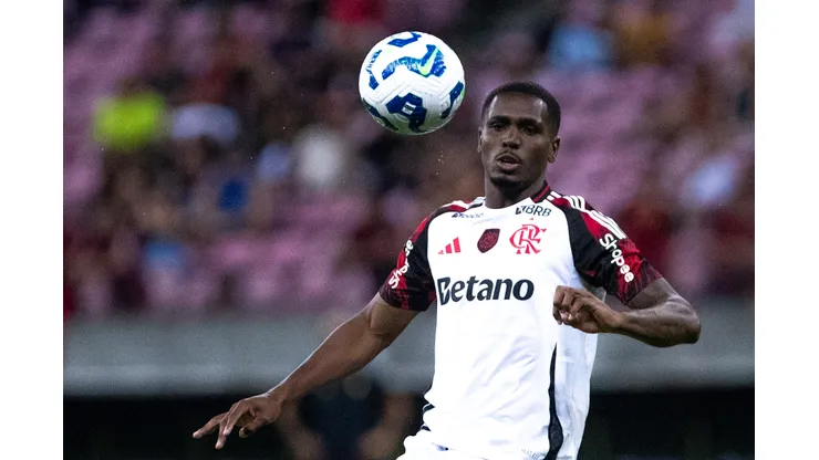 PE - SAO LOURENCO DA MATA - 15/11/2025 - BRASILEIRO A 2025, SPORT X FLAMENGO - Evertton Araujo jogador do Flamengo durante partida contra o Sport no estadio Arena Pernambuco pelo campeonato Brasileiro A 2025. Foto: Rafael Vieira/AGIF