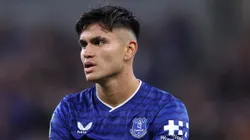 Alcaraz, meia do Everton, ex-Flamengo - Foto: Alex Livesey/Getty Images