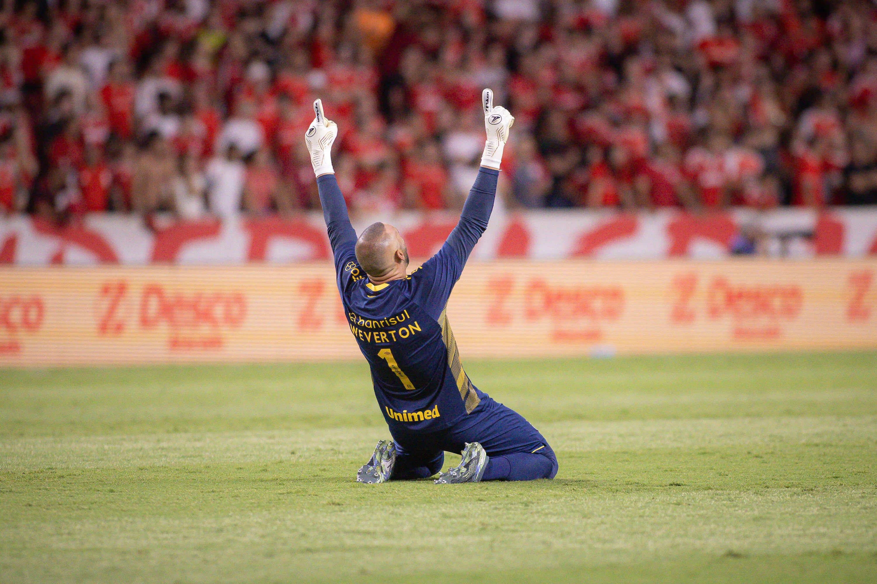 Weverton goleiro do Gremio durante partida contra o Internacional no estadio Beira-Rio pelo campeonato Gaucho 2026. Foto: Maxi Franzoi/AGIF